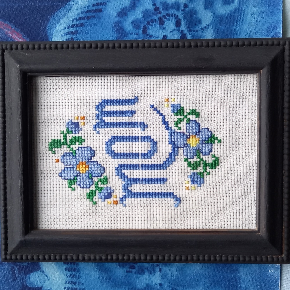Framed crossstitch "Mom"